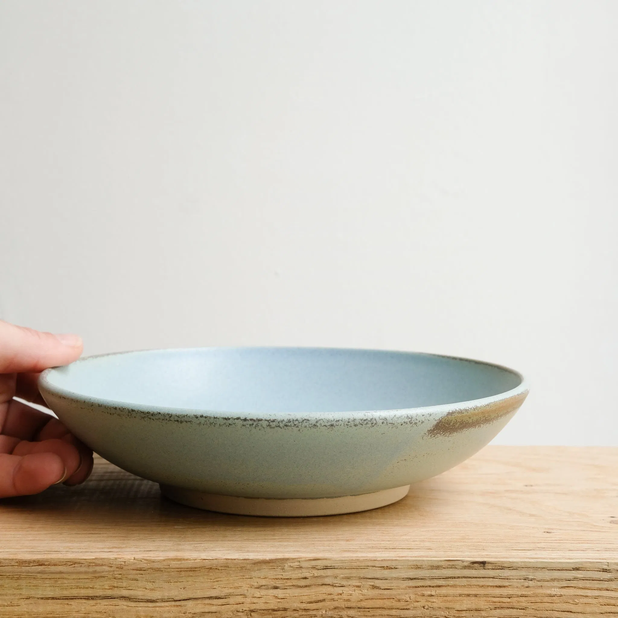 Assiette creuse en grès D 19 cm - bleu doux