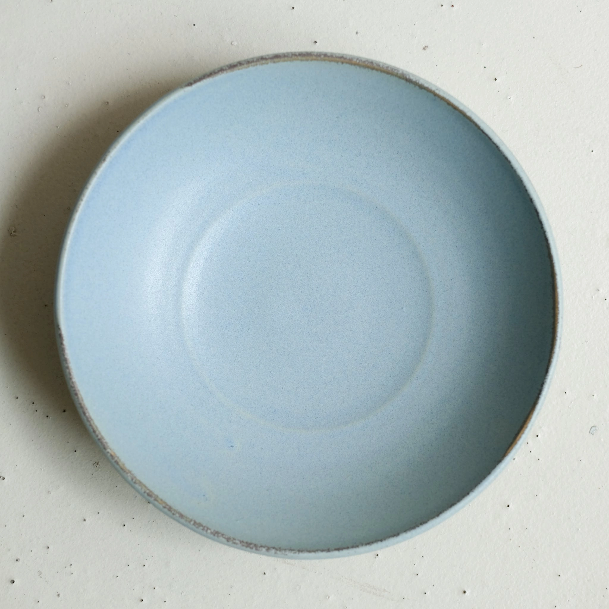 Assiette creuse en grès D 19 cm - bleu doux