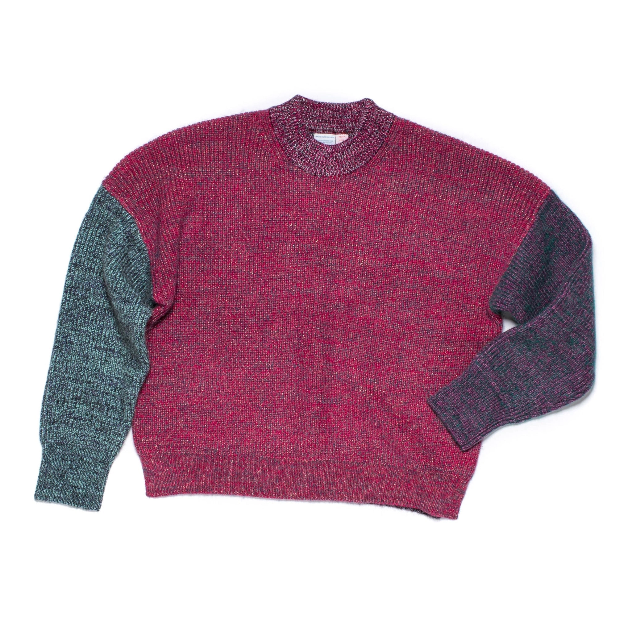 Pull tricoté taille L. LÆRKE est un pull court à col montant.
Sa coupe carrée et décontractée présente des épaules tombantes et des fentes de chaque côté.
Le modèle est défini, mais les couleurs et le fil sont choisis par la roue de la fortune WYP.
Ainsi, chaque pièce est vraiment unique au monde !