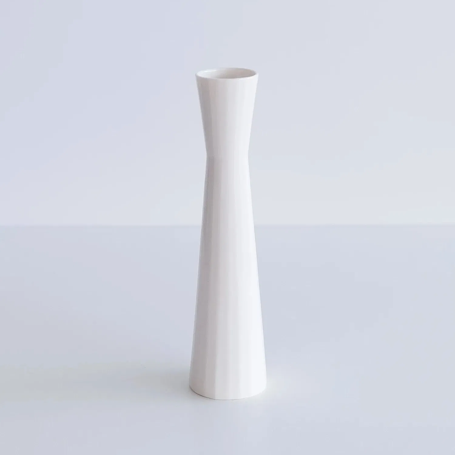 Soliflore à facette en porcelaine