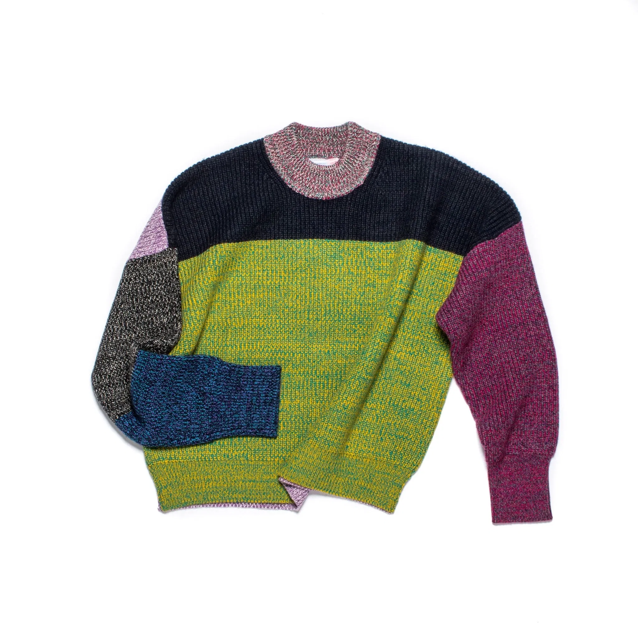 Pull tricoté taille L. LÆRKE est un pull court à col montant.
Sa coupe carrée et décontractée présente des épaules tombantes et des fentes de chaque côté.
Le modèle est défini, mais les couleurs et le fil sont choisis par la roue de la fortune WYP.
Ainsi, chaque pièce est vraiment unique au monde !