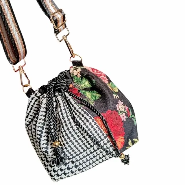 Sac bourse/ Sac tapisserie fleurs et Prince de Galles