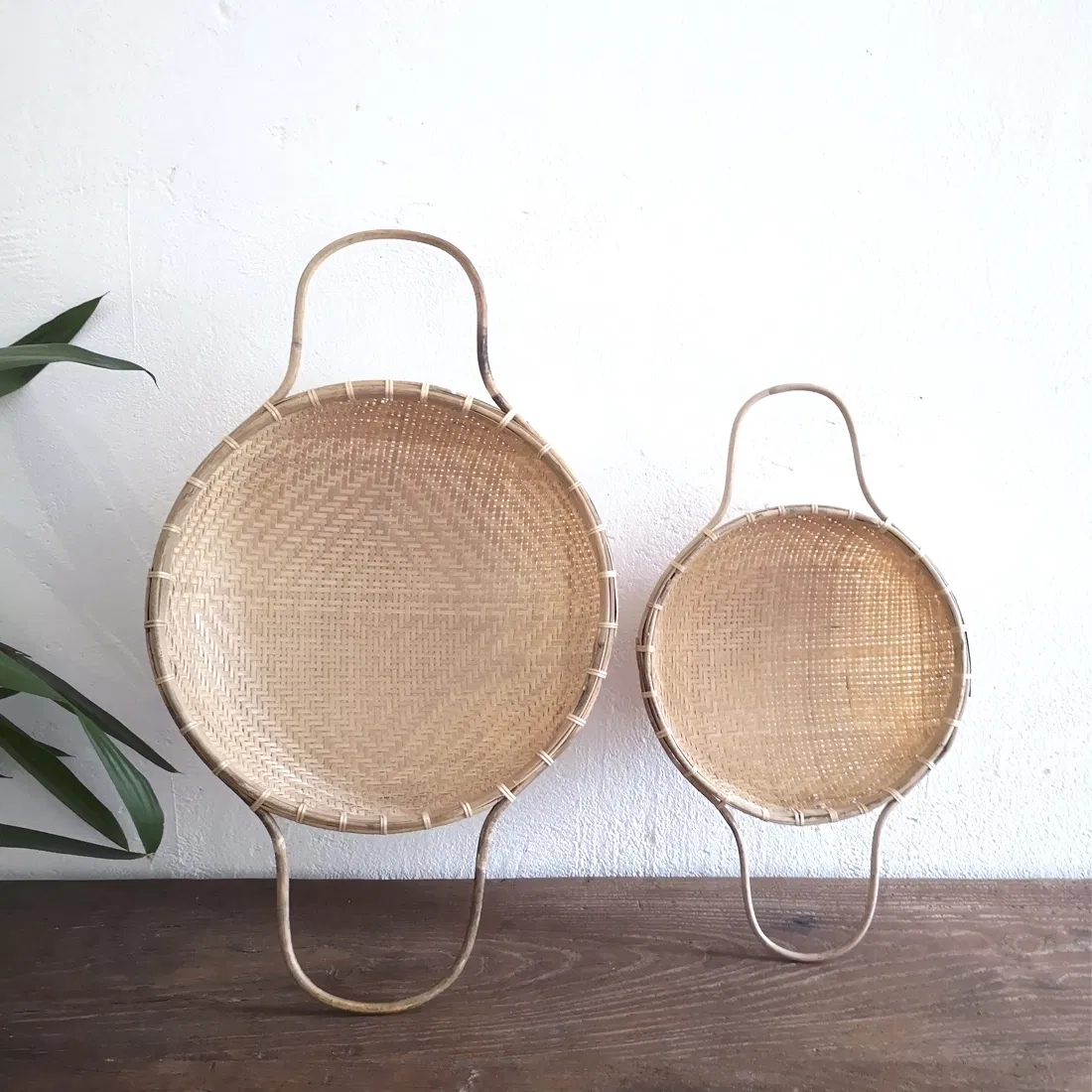 Ces passoires traditionelles sont frabriquées main à partir de rotin et de bambou.
Matière : Rotin et bambou
Couleur : Naturel
Dimensions :
Taille M : 25cm
Taille L : 30cm