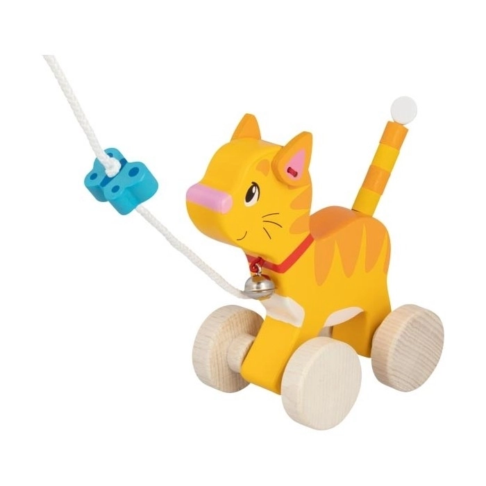 Le papillon bleu voltige devant le chat qui l'observe en souriant. Voici un adorable animal à tirer en bois qui fera le bonheur de tous les enfants. Ce fidèle compagnon d'excursion déclenchera des regards admiratifs sur son passage !
Dès 12 mois environ.