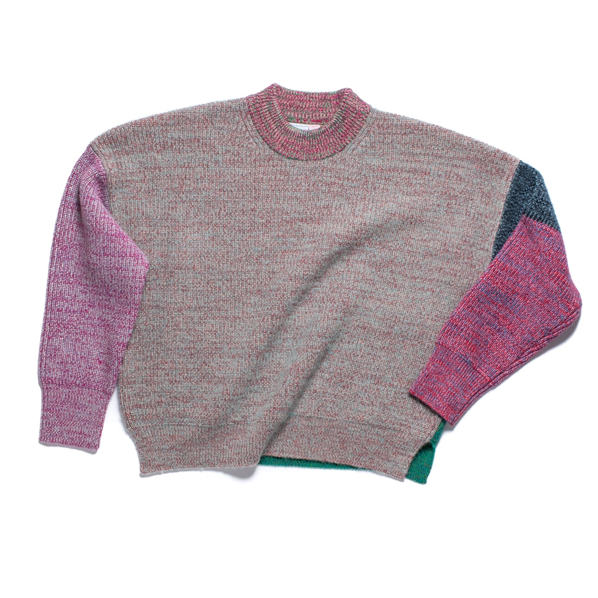 Pull tricoté taille L. LÆRKE est un pull court à col montant.
Sa coupe carrée et décontractée présente des épaules tombantes et des fentes de chaque côté.
Le modèle est défini, mais les couleurs et le fil sont choisis par la roue de la fortune WYP.
Ainsi, chaque pièce est vraiment unique au monde !