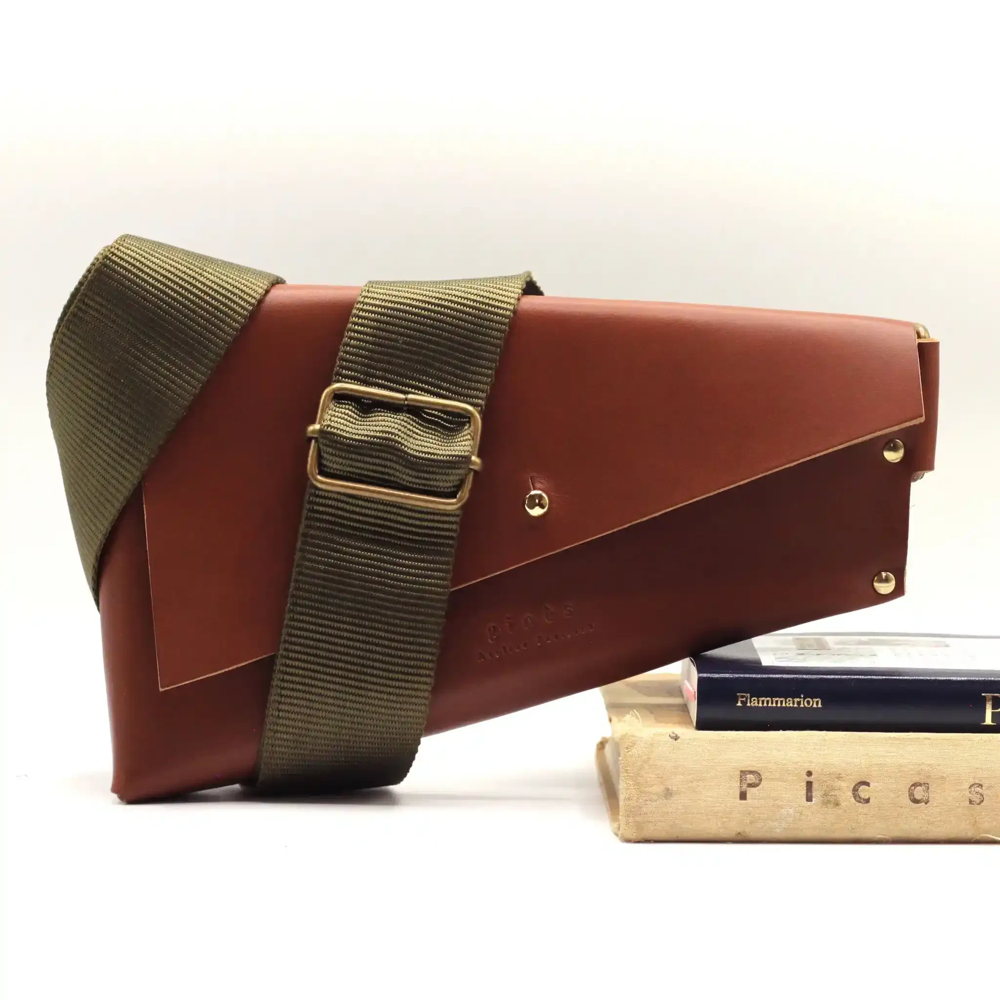 Atelier Créatif Maroquinerie - Personnalisation Sac Sacoche Banane Cuir - 3h