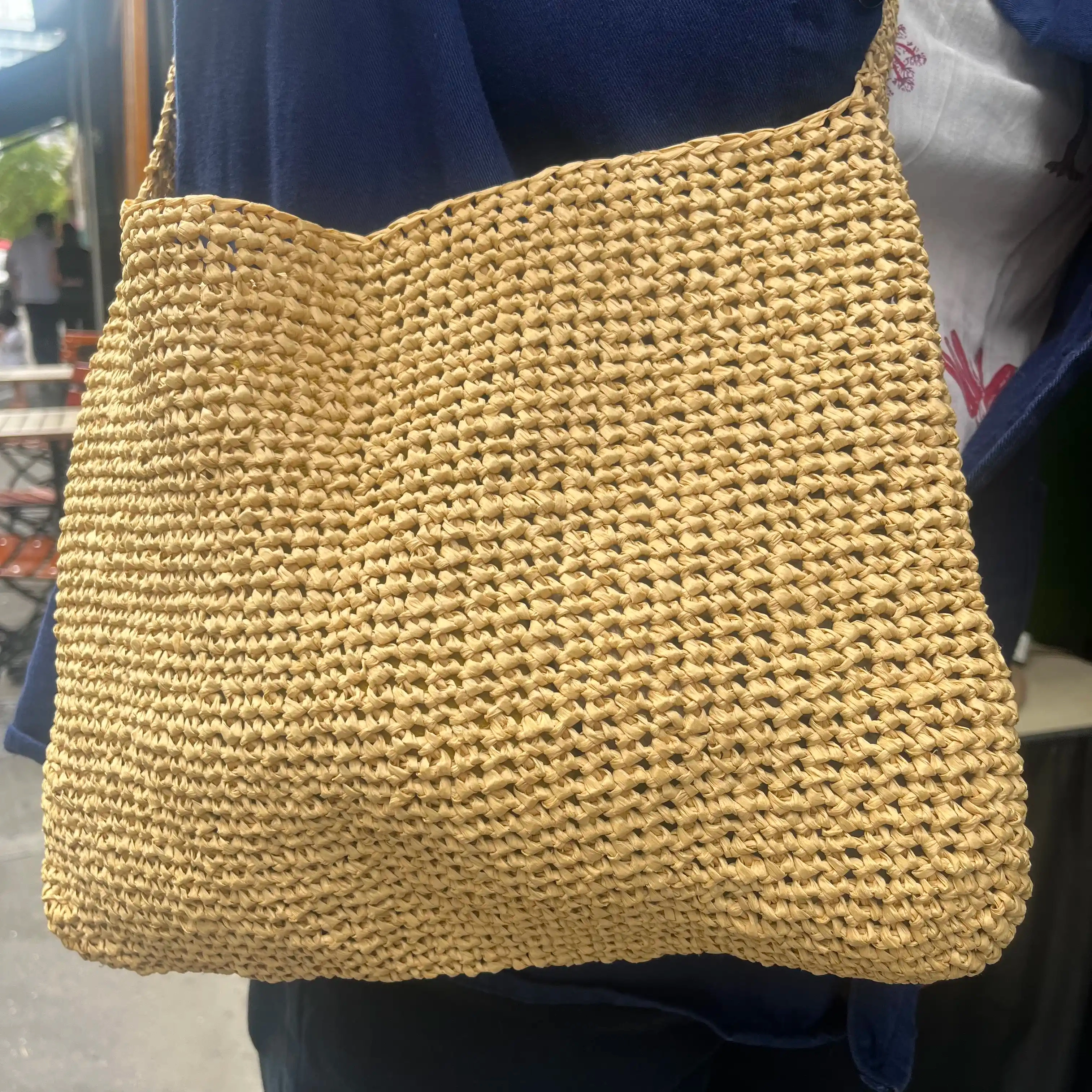 Sac tricoté en raphia