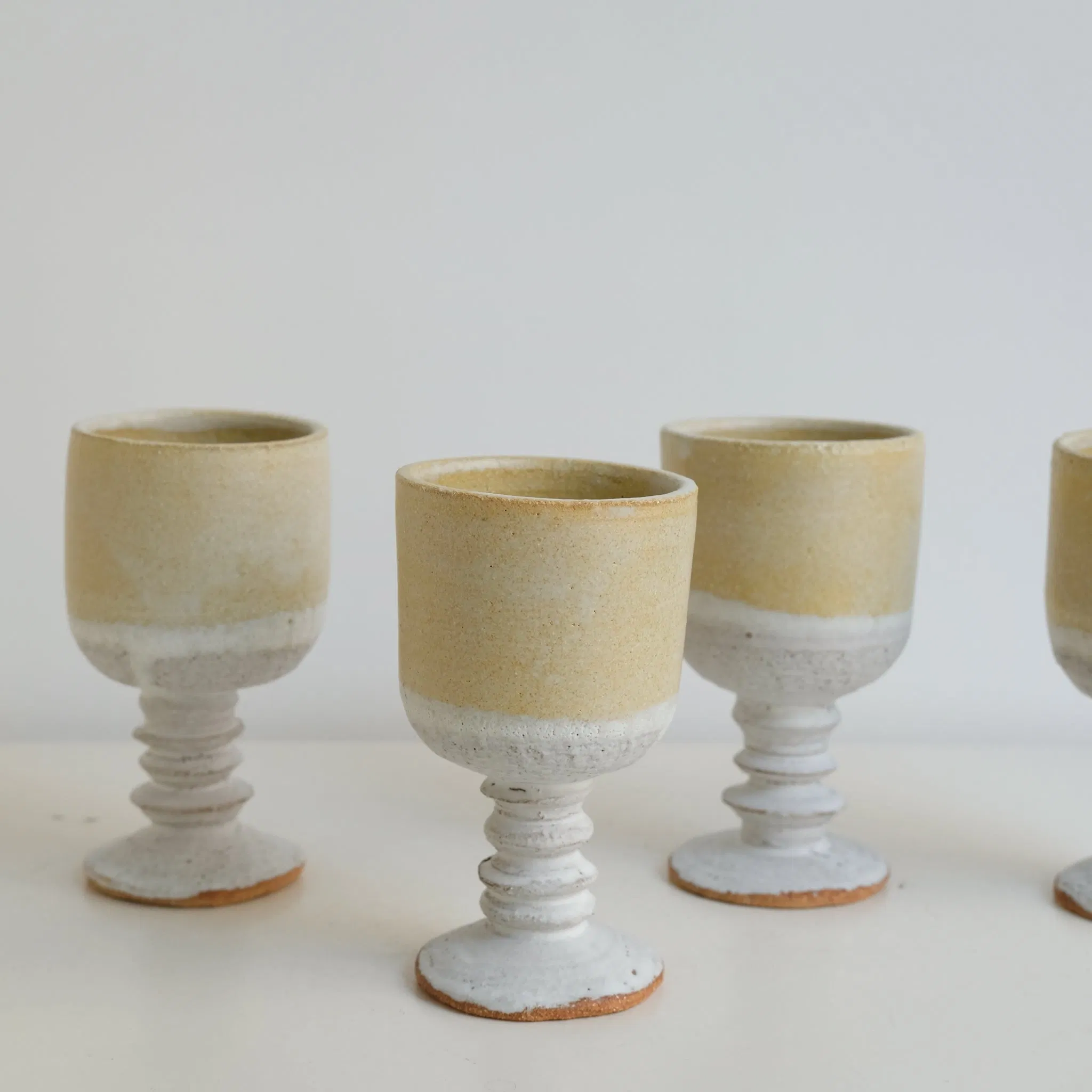 Verre sur pied en grès roux 150ml - Blanc et ocre