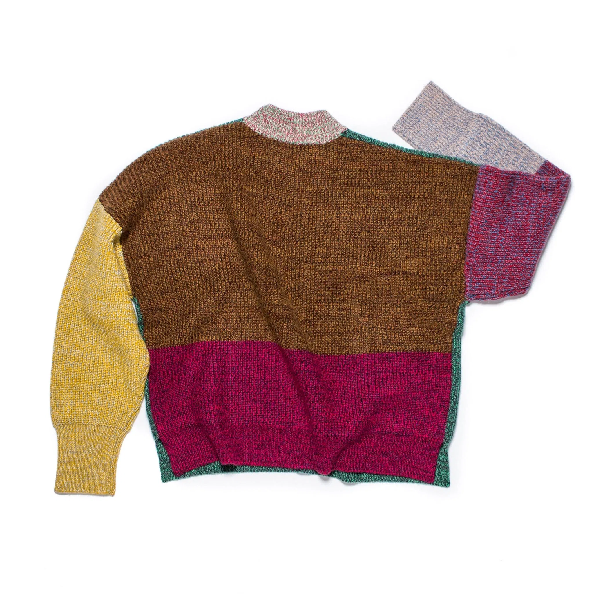 Pull tricoté taille M. LÆRKE est un pull court à col montant.
Sa coupe carrée et décontractée présente des épaules tombantes et des fentes de chaque côté.
Le modèle est défini, mais les couleurs et le fil sont choisis par la roue de la fortune WYP.
Ainsi, chaque pièce est vraiment unique au monde !