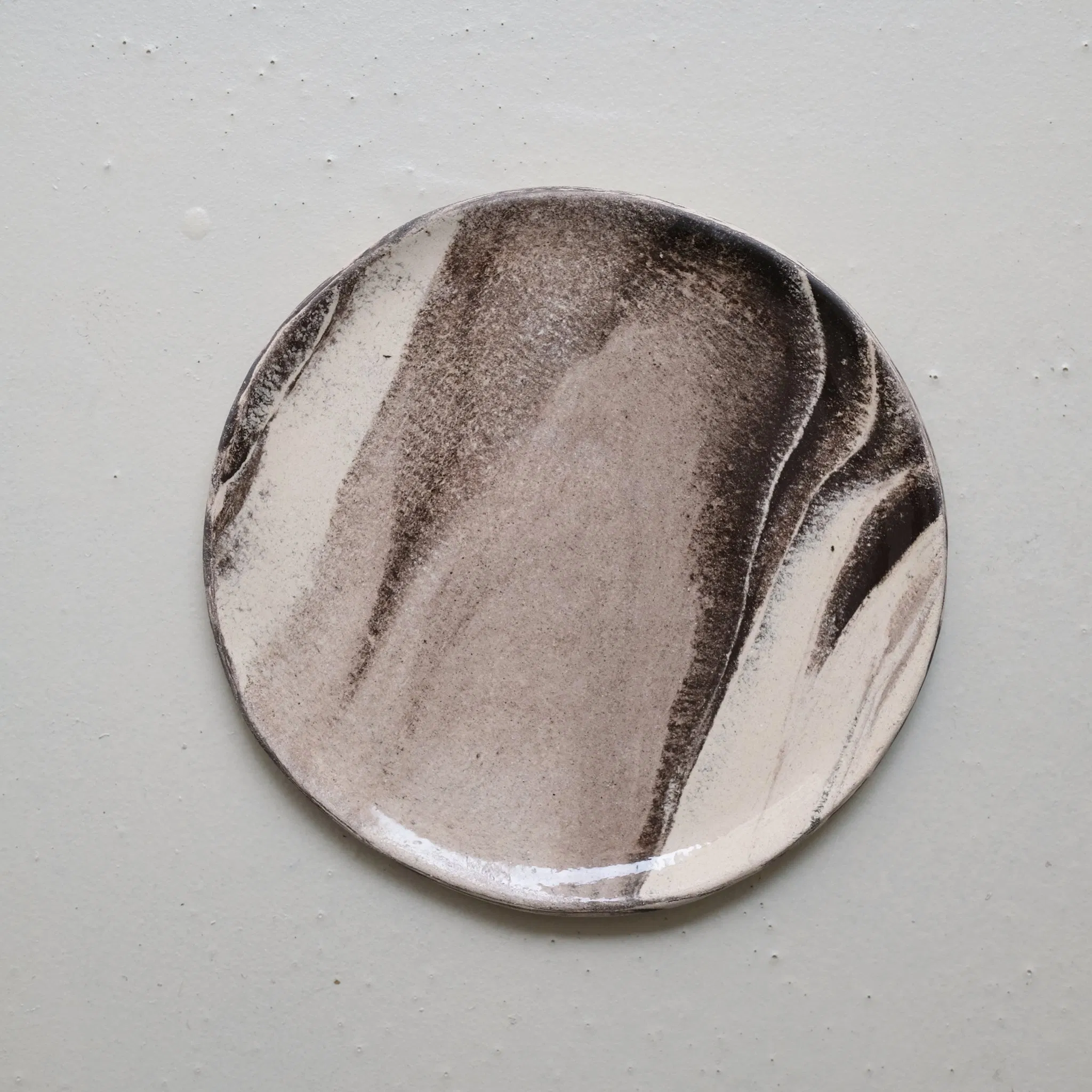 Assiette en terre mêlées D 21,5cm - Beige et chocolat