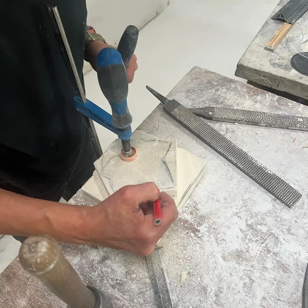 Cours de sculpture, taille de pierre ou le modelage