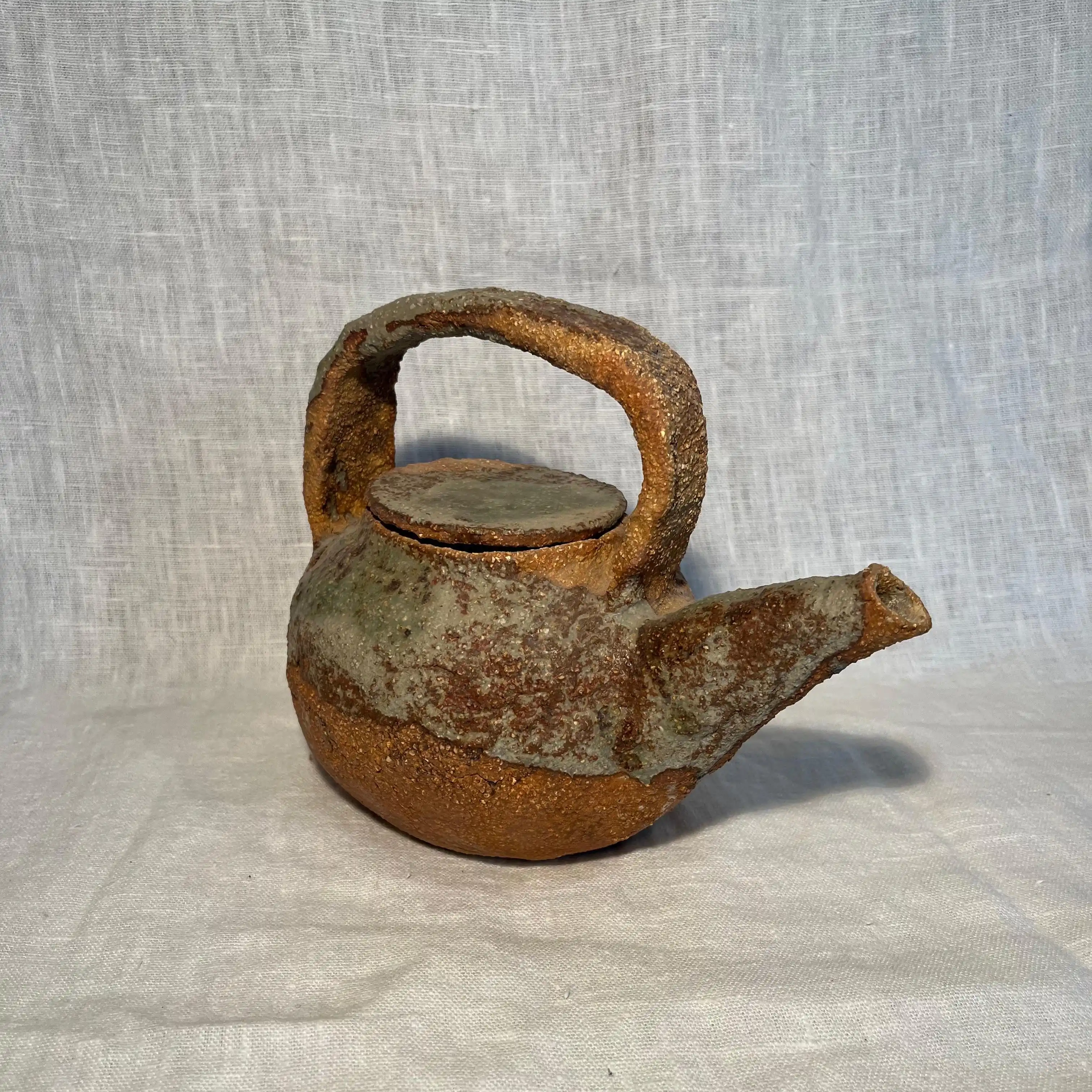 Théière grès chamotté. Émail de cendres. Volume 0,8 litre