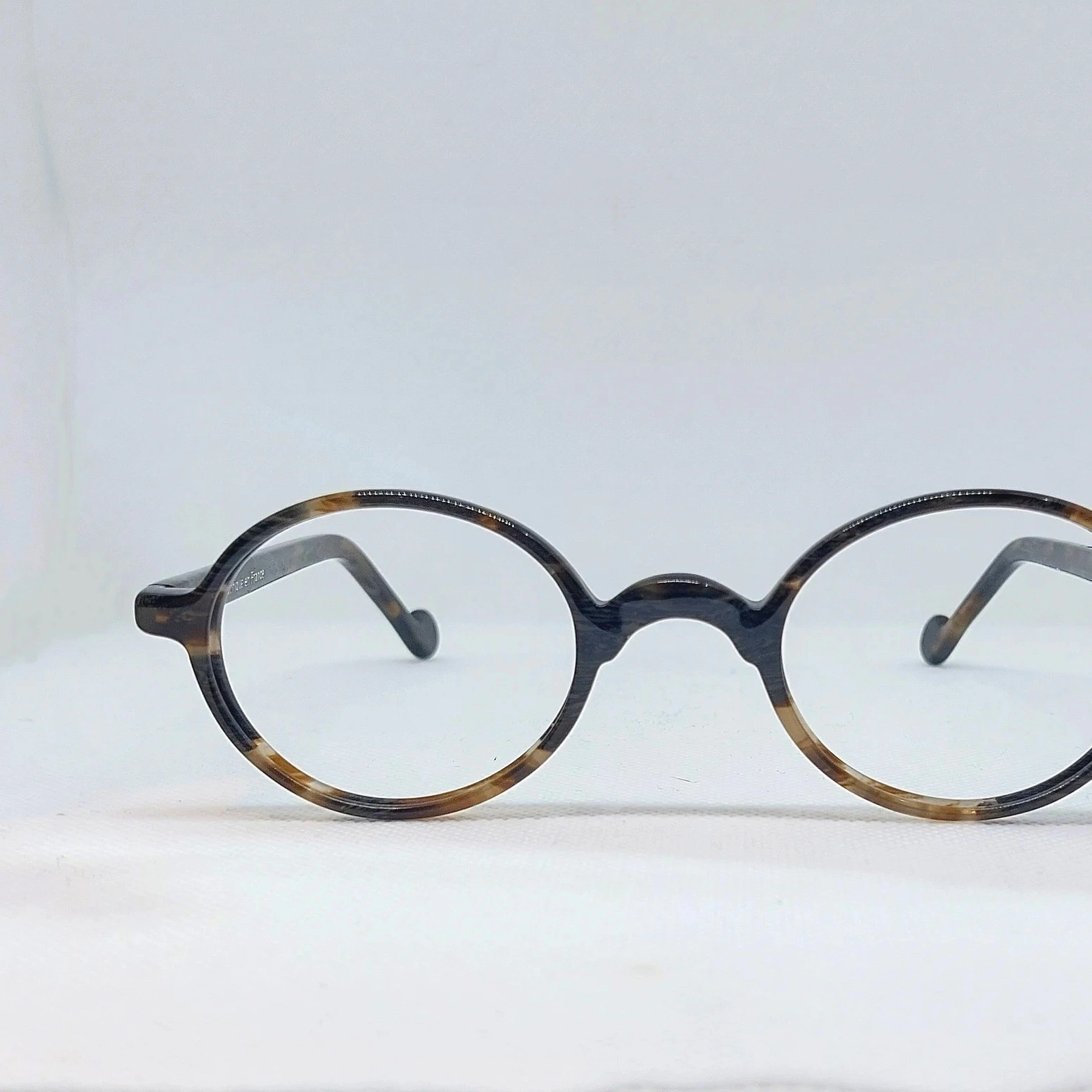 Monture optique et solaire mixte.
Parce qu’il n’y a pas de Laurel sans Hardy. Ces formes intemporelles nous rappellent ce duo iconique qui a débuté dans les années 1930.
Collection artisanale. Fabrication française à la main.