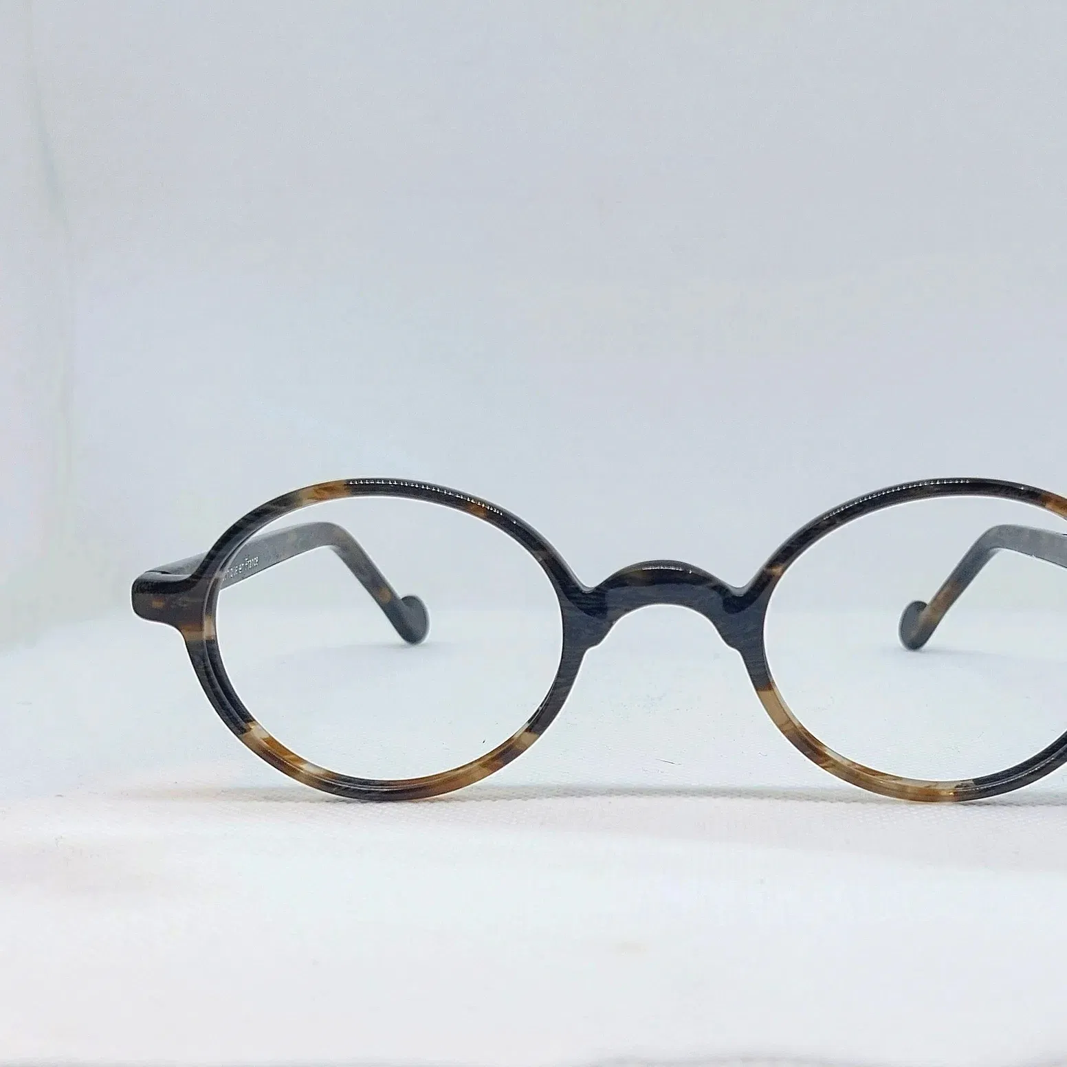 Monture optique et solaire mixte.
Parce qu’il n’y a pas de Laurel sans Hardy. Ces formes intemporelles nous rappellent ce duo iconique qui a débuté dans les années 1930.
Collection artisanale. Fabrication française à la main.