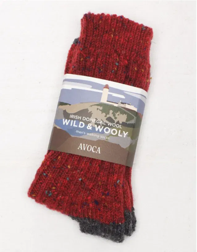 Paire de chaussettes bicolores en 100% pure laine vierge du Donegal, tissée en Irlande selon des techniques traditionnelles depuis 1723. Ultra-chaudes et confortables, vous ne les quitterez pas de l'hiver !
5 variantes bicolores - Taille unique
Entretien : lavage machine cycle laine 30°C