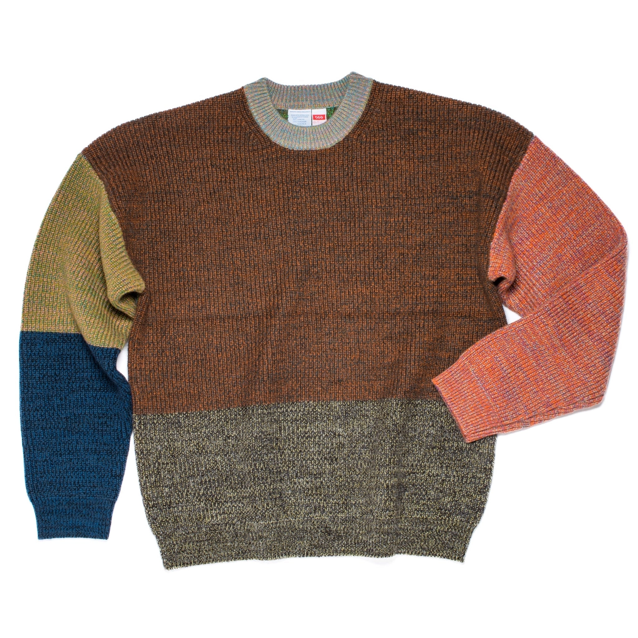 Pull tricoté taille L. ODD est notre pull ras-du-cou classique, parfaitement imparfait.
Sa coupe droite et décontractée est complétée par des épaules tombantes.
Le modèle est défini, mais les couleurs et le fil sont choisis par la roue de la fortune WYP.
Ainsi, chaque pièce est vraiment unique au monde !