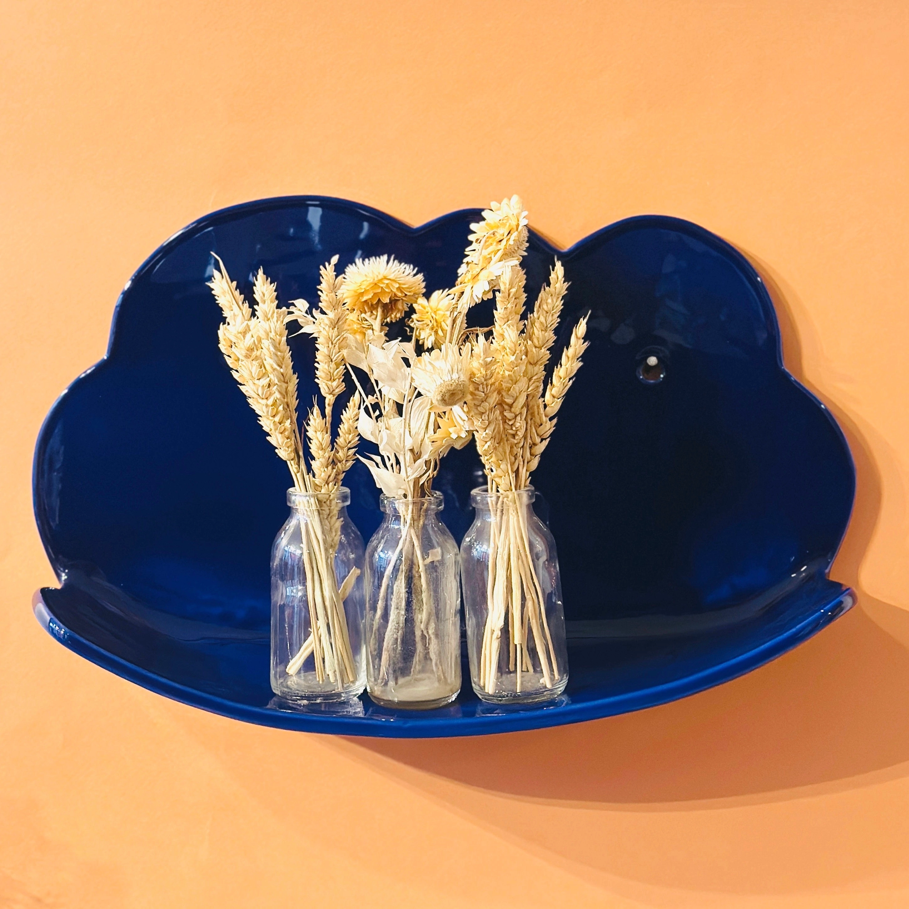 Faïence émaillée. Environ 44 x 27 x 11 cm. Fabriquée à la main à Paris. CAP Céramique Artisanale Parisienne.