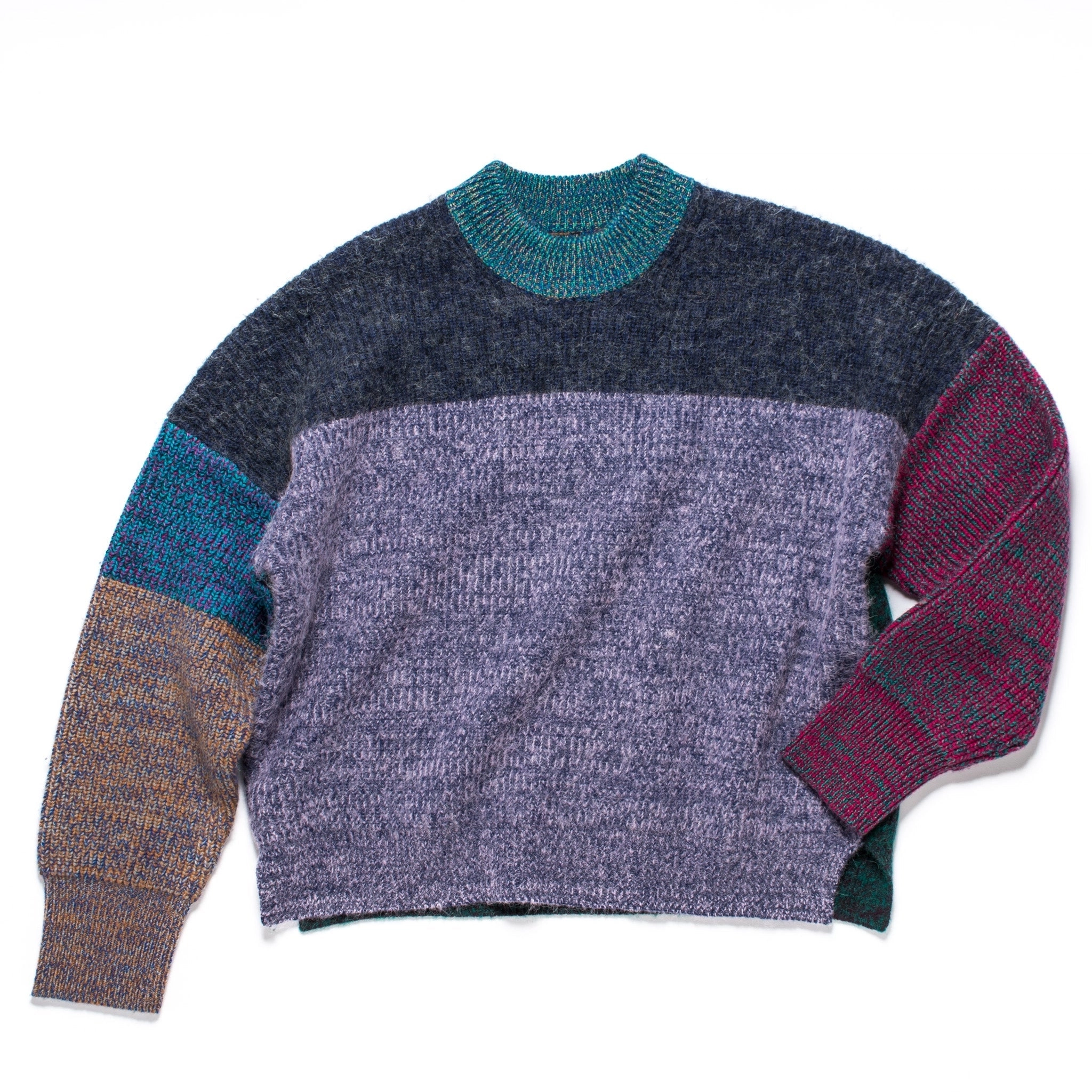 Pull tricoté taille M. LÆRKE est un pull court à col montant.
Sa coupe carrée et décontractée présente des épaules tombantes et des fentes de chaque côté.
Le modèle est défini, mais les couleurs et le fil sont choisis par la roue de la fortune WYP.
Ainsi, chaque pièce est vraiment unique au monde !