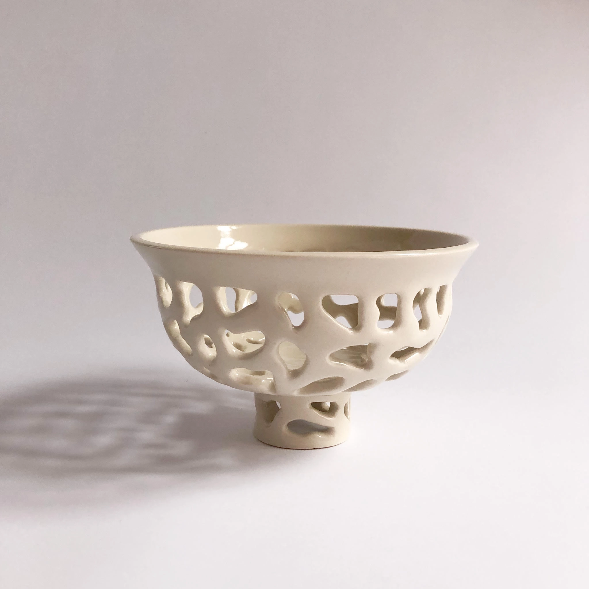 Coupe à fruits ajourée en grès