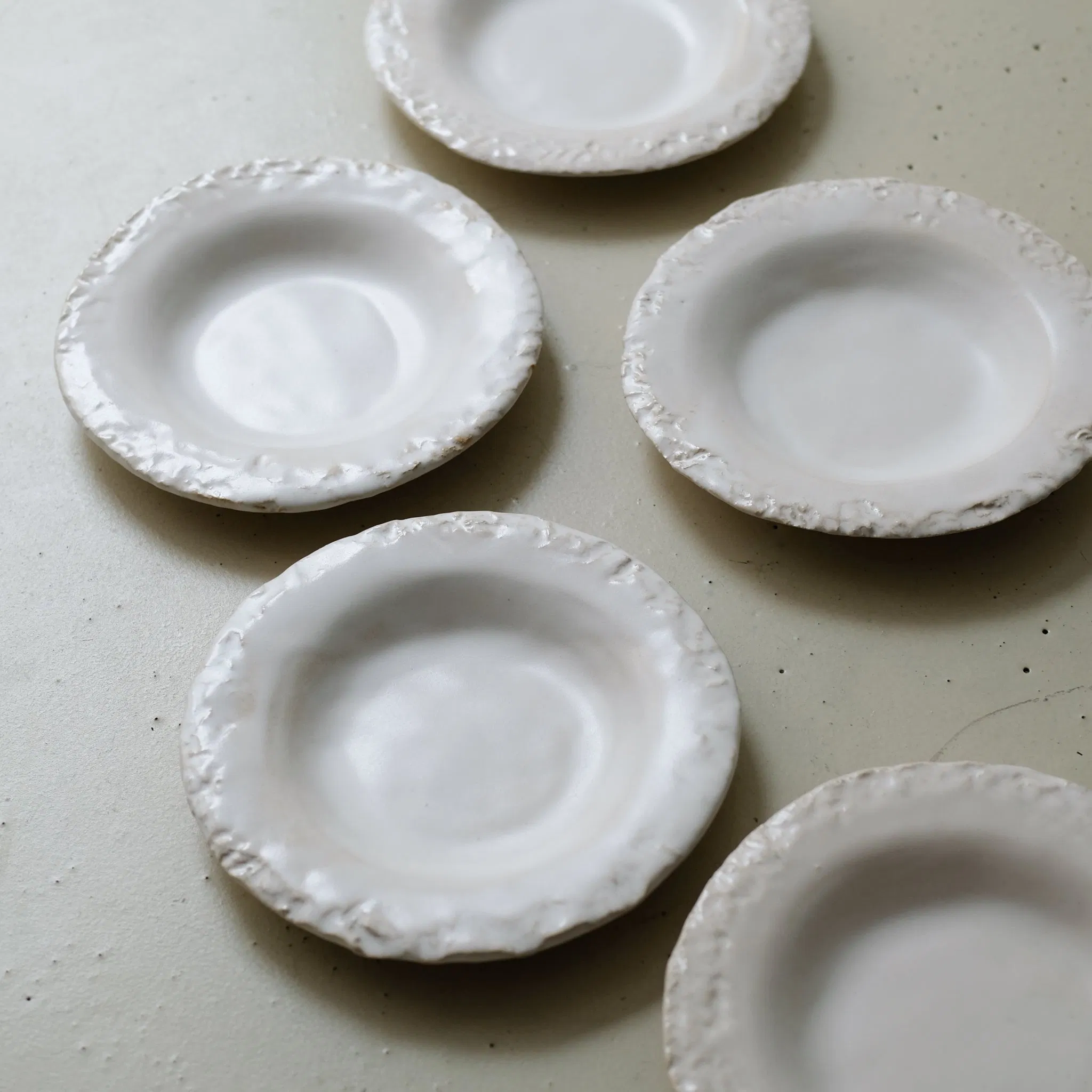 Assiette creuse en grès D 22cm - blanc satiné