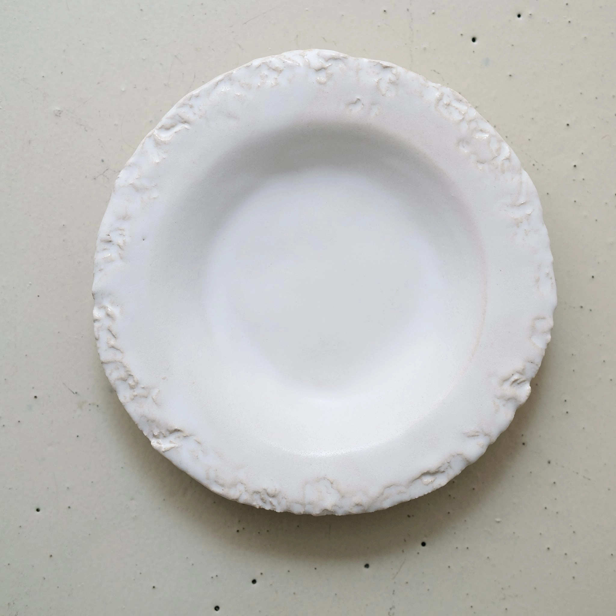 Assiette creuse en grès D 22cm - blanc satiné