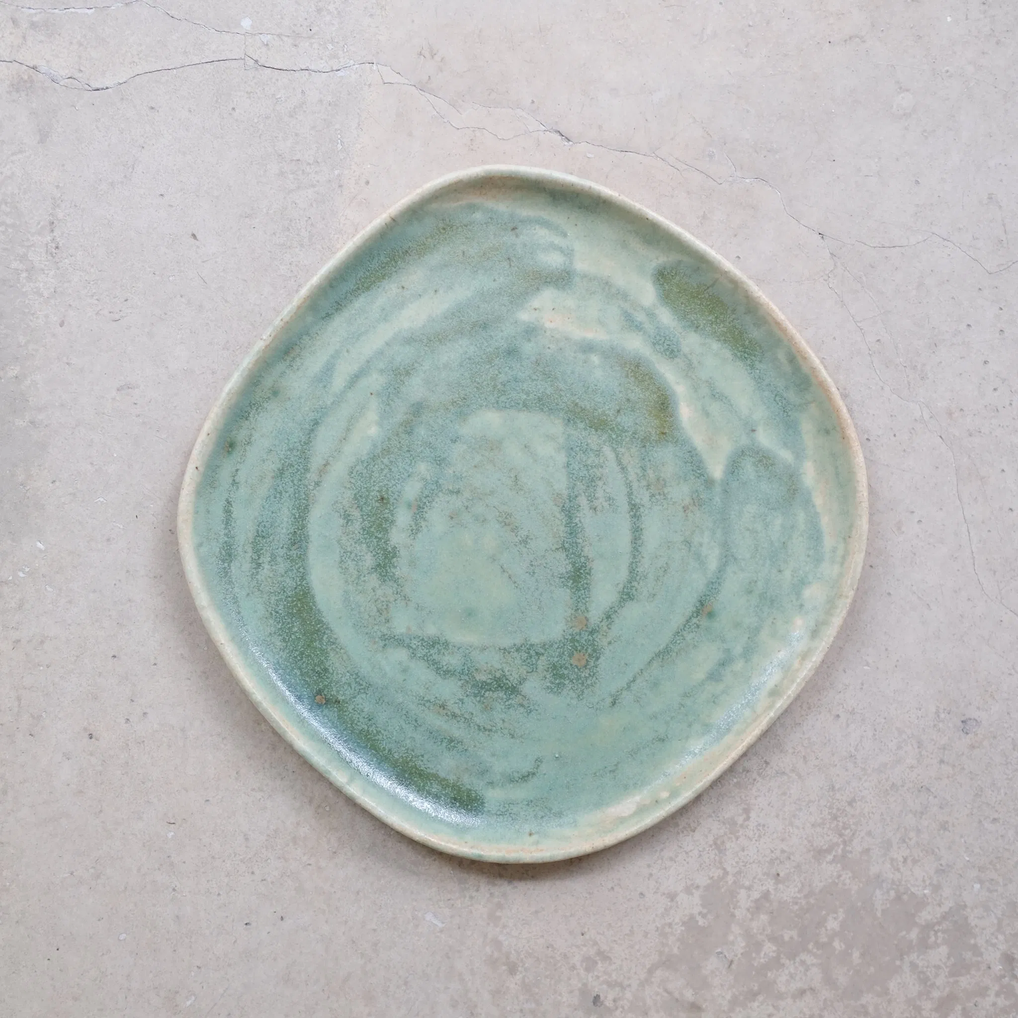 Assiette en grès D 22cm - Vert tendre