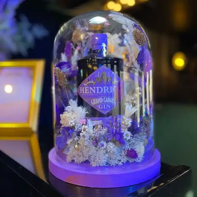 Un événement à célébrer ou un lancement à partager ?
Je propose une scénographie florale unique et durable qui s'inspire de votre identité d'entreprise, ainsi que des cadeaux fleuris pour vos clients et /ou collaborateurs.