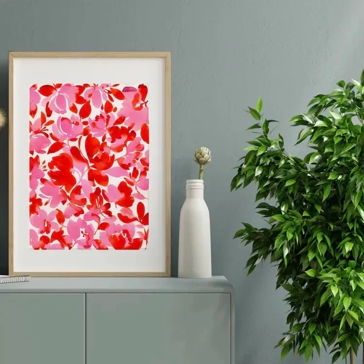 Illustration fait main à l’encre aquarelle aux couleurs de l’amour, un rose tendre et associé à un rouge vermillon, sur papier aquarelle 300g, format A3.
Vendue non encadrée