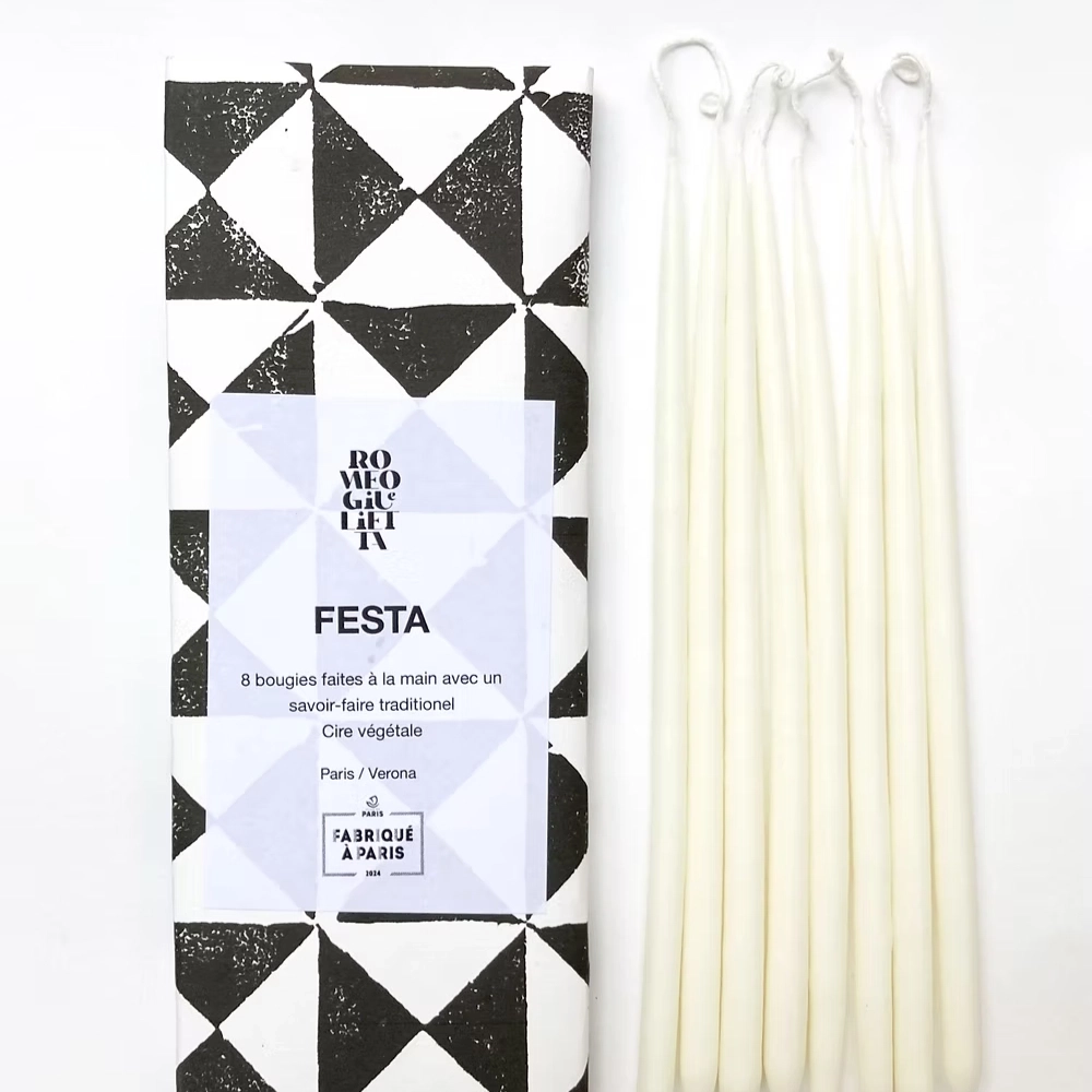 8 chandelles faites à la main par "trempage". Cire végétale sans OGM. Sans parfum. D. 0,8 cm, L. 21 cm