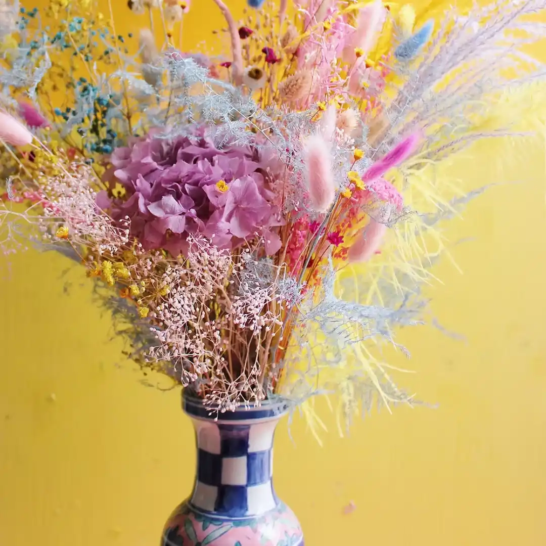 Votre bouquet de fleurs sur-mesure avec vos couleurs !
Comptez deux à trois jours supplémentaires pour la réalisation de votre commande sur-mesure.
Tailles: 35, 50, 70 cm (diamètre)