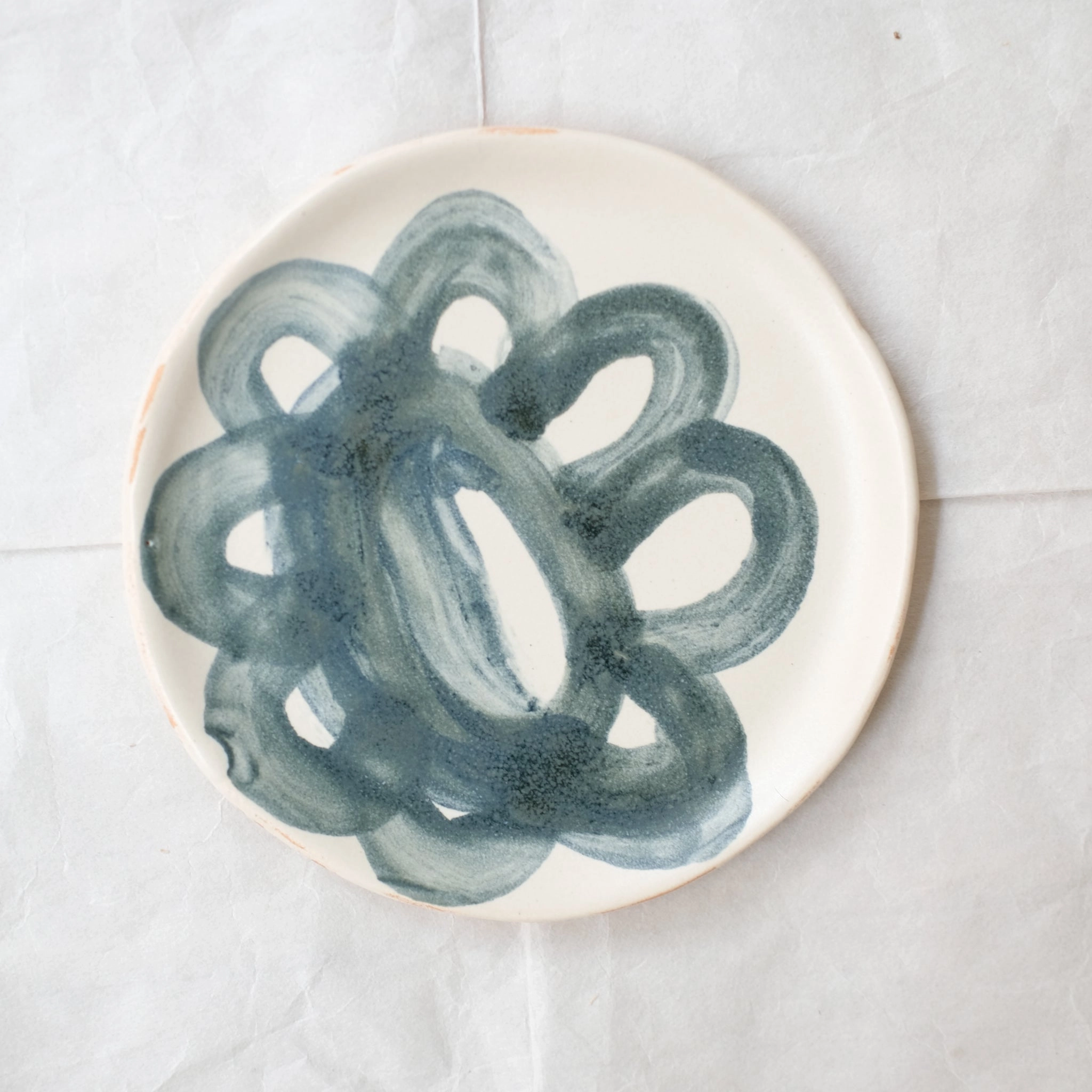 Assiette 08 en grès blanc D 18,5cm - eau de pluie et encre