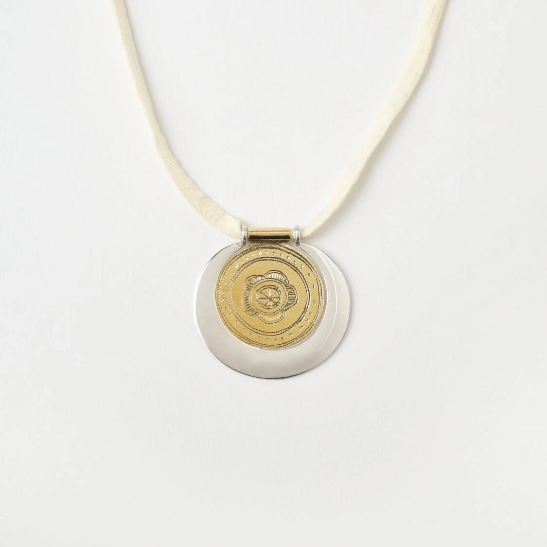 Collier les retrouvailles