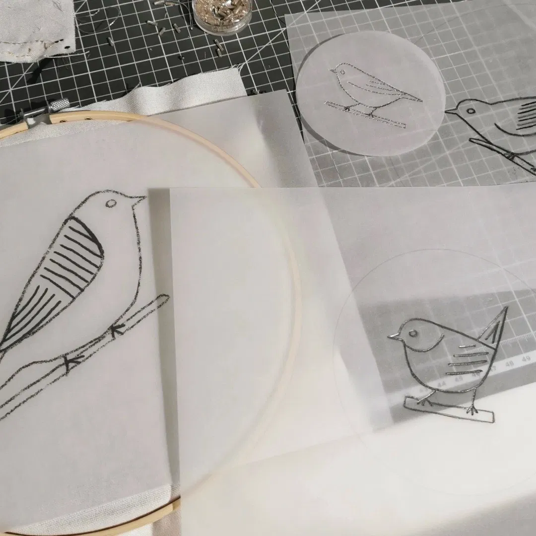 Atelier broderie oiseau au fil or / argent