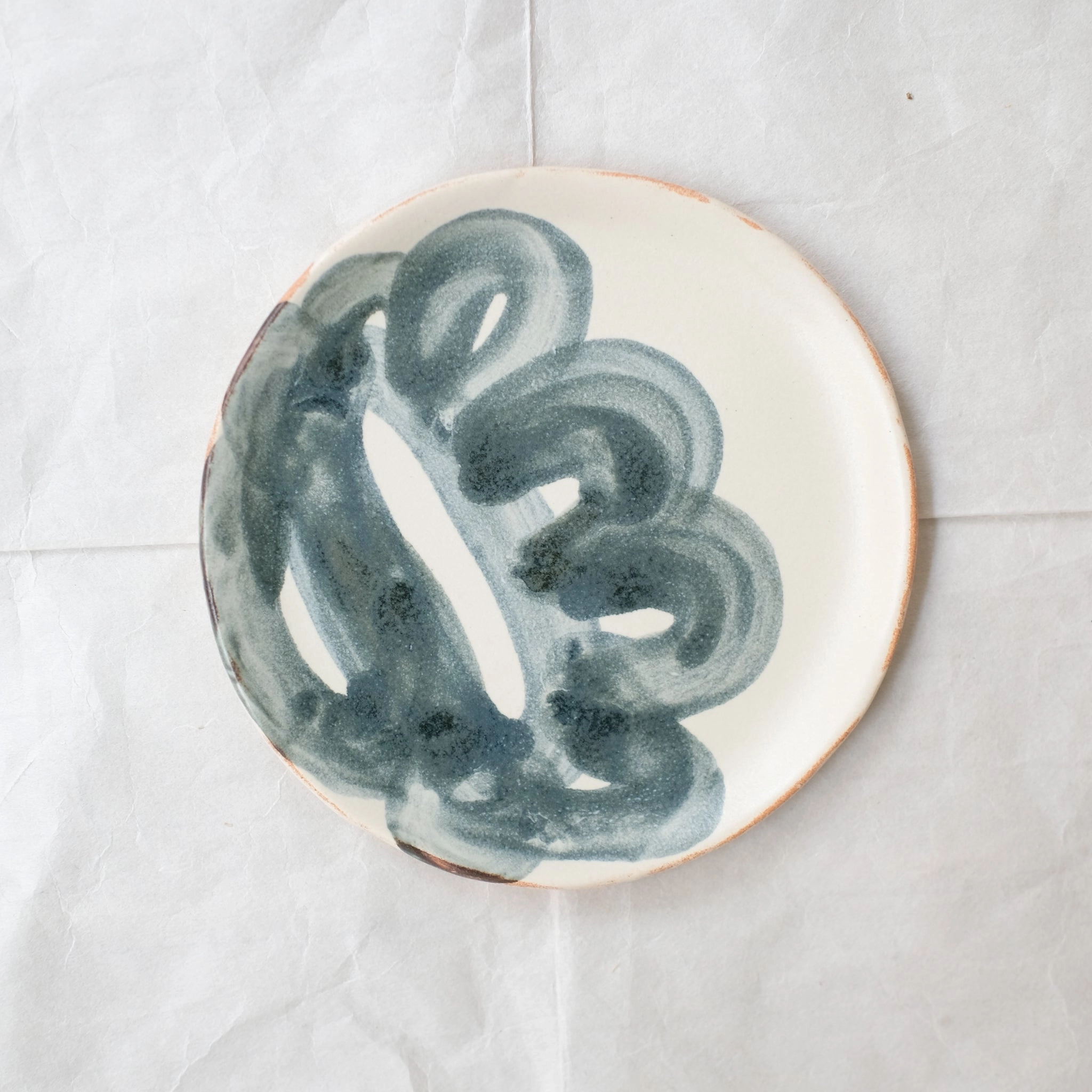 Assiette 04 en grès blanc D 18,5cm - eau de pluie et encre