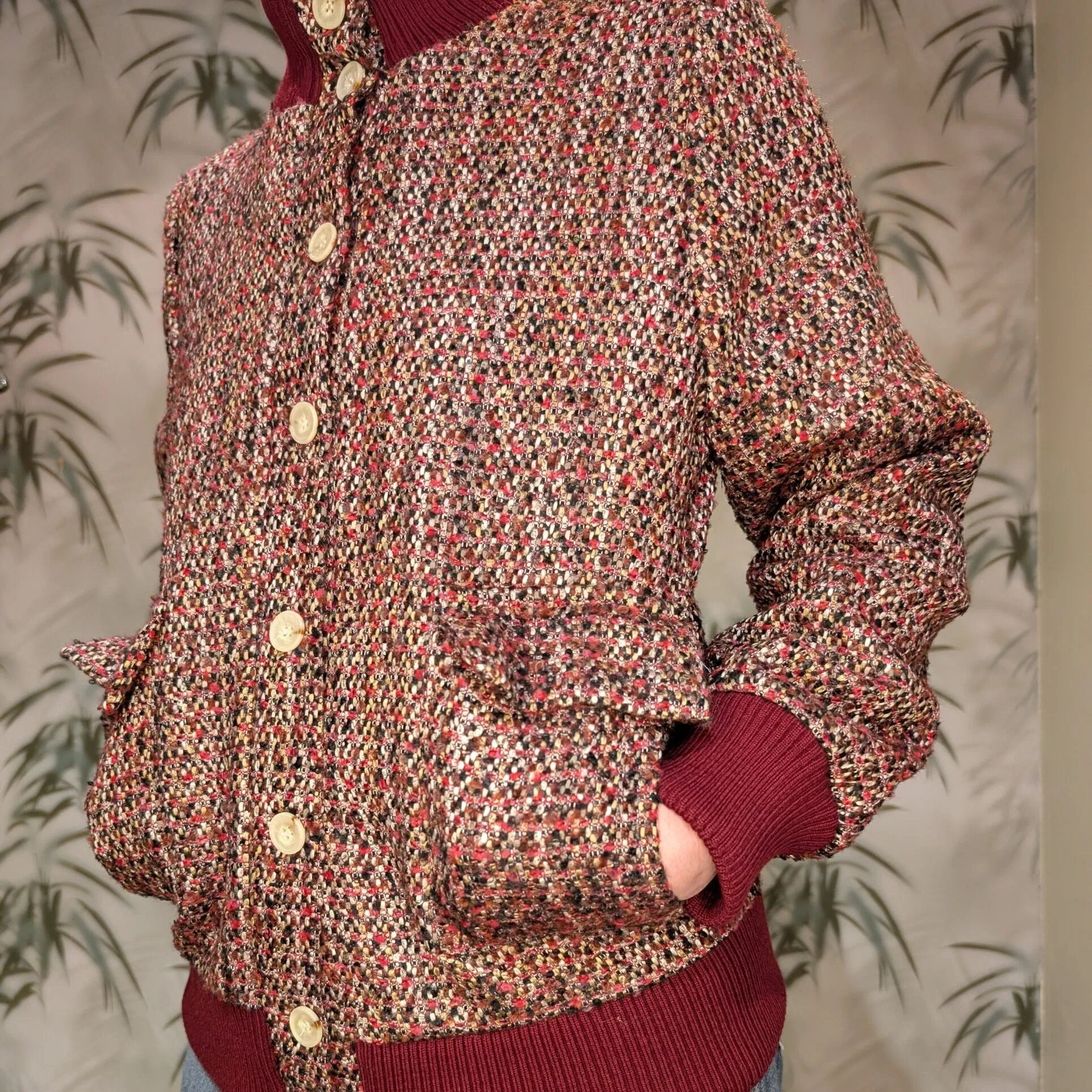 Col montant en bord-côtes
Longueur aux dessus des fesses
Poches doubles : Entrée sur le dessus et sur le côté
Manches et bas de Teddy en bord-côtes Action Maille
Doublé
Insert de portage offert pour envelopper son bébé dans son Teddy
Pièce fabriquée à Paris