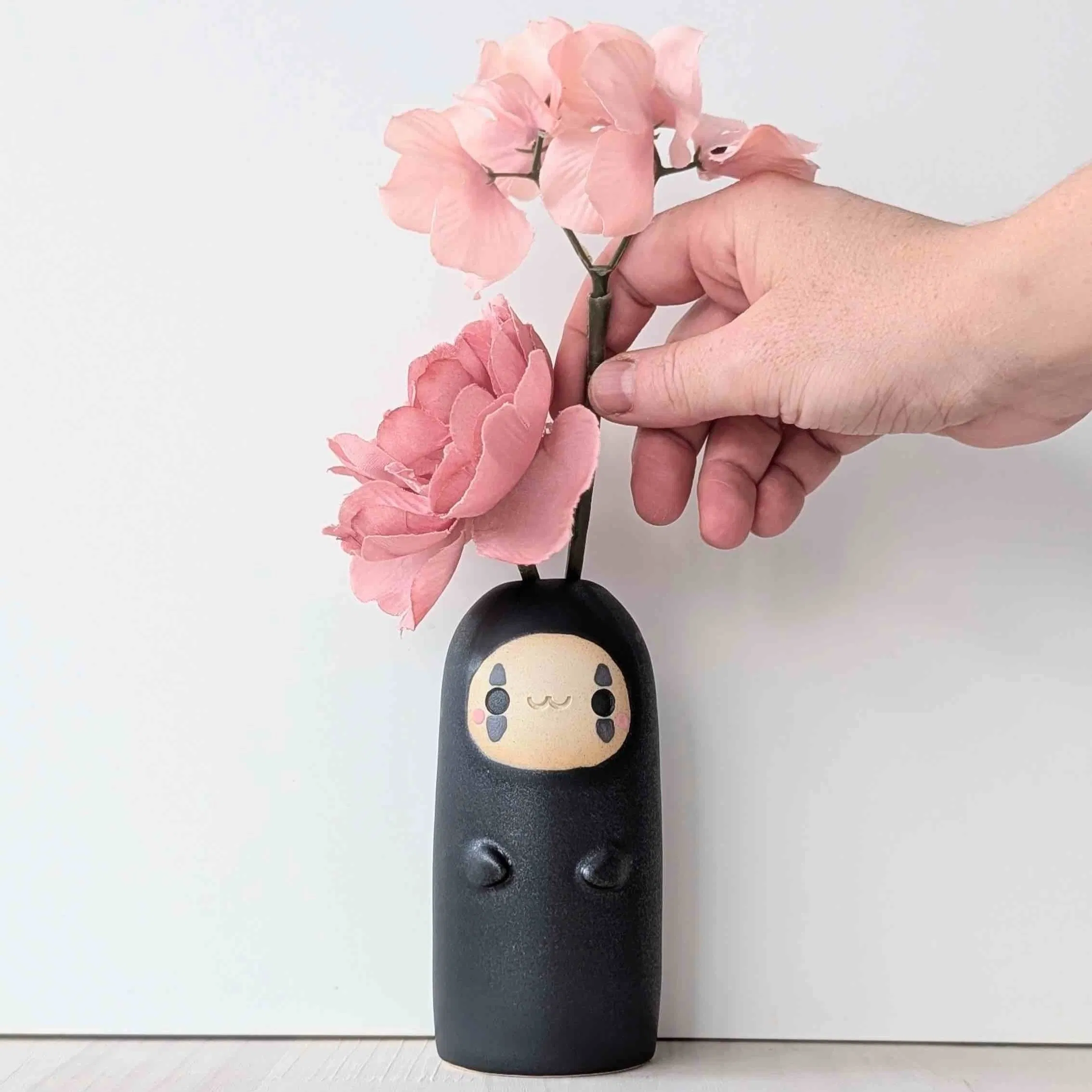Soliflore Kaonashi en céramique