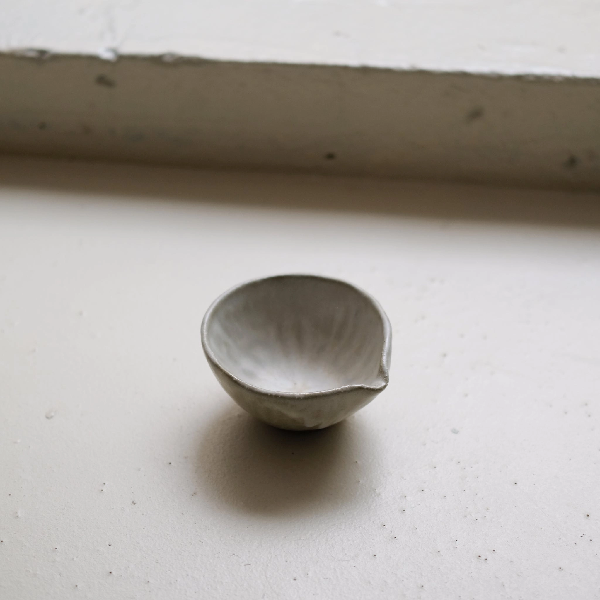 Verseuse en grès 110ml -(S) blanc gris mat