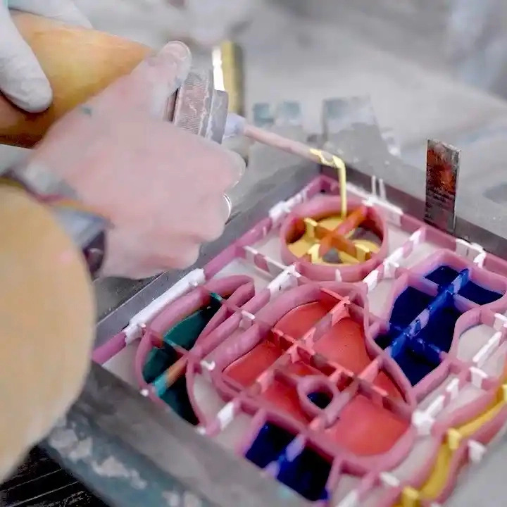 Atelier parents enfants de fabrication de carreaux de ciment