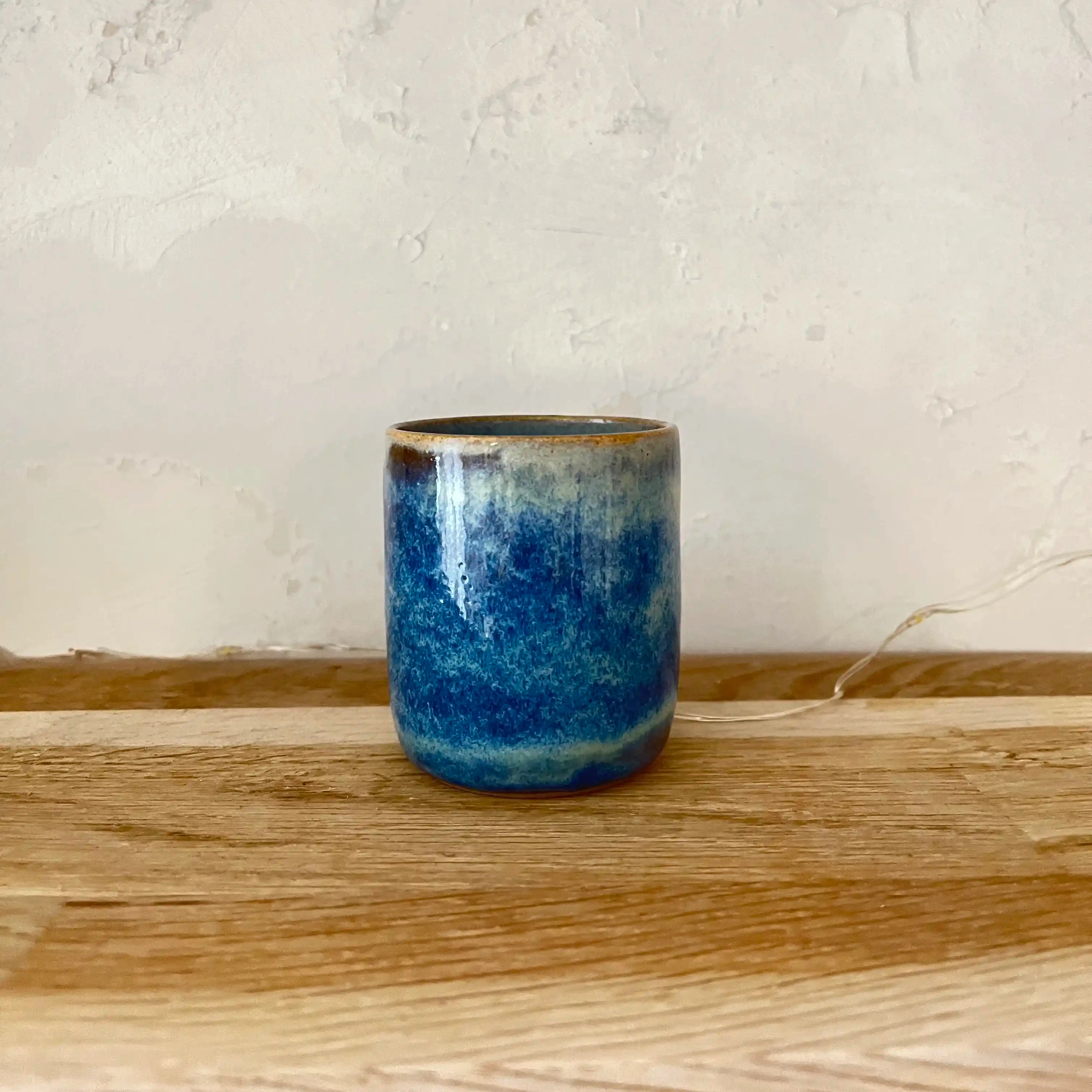 Petite pièce en grès de Saint-Amand avec superposition d'émaux. 2 tasses vendu ensamble