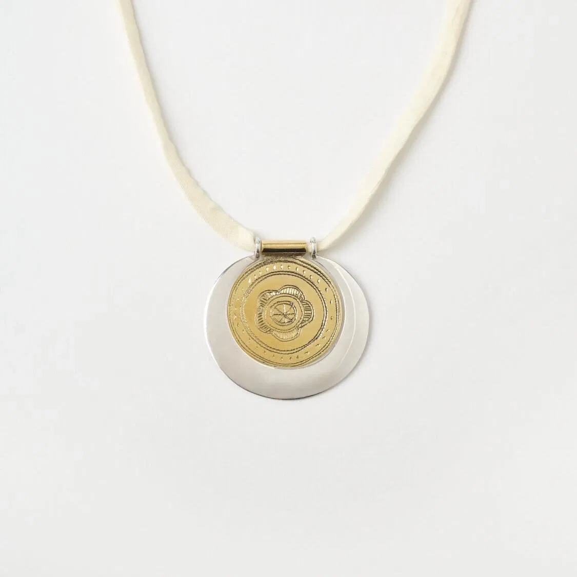 Collier les retrouvailles