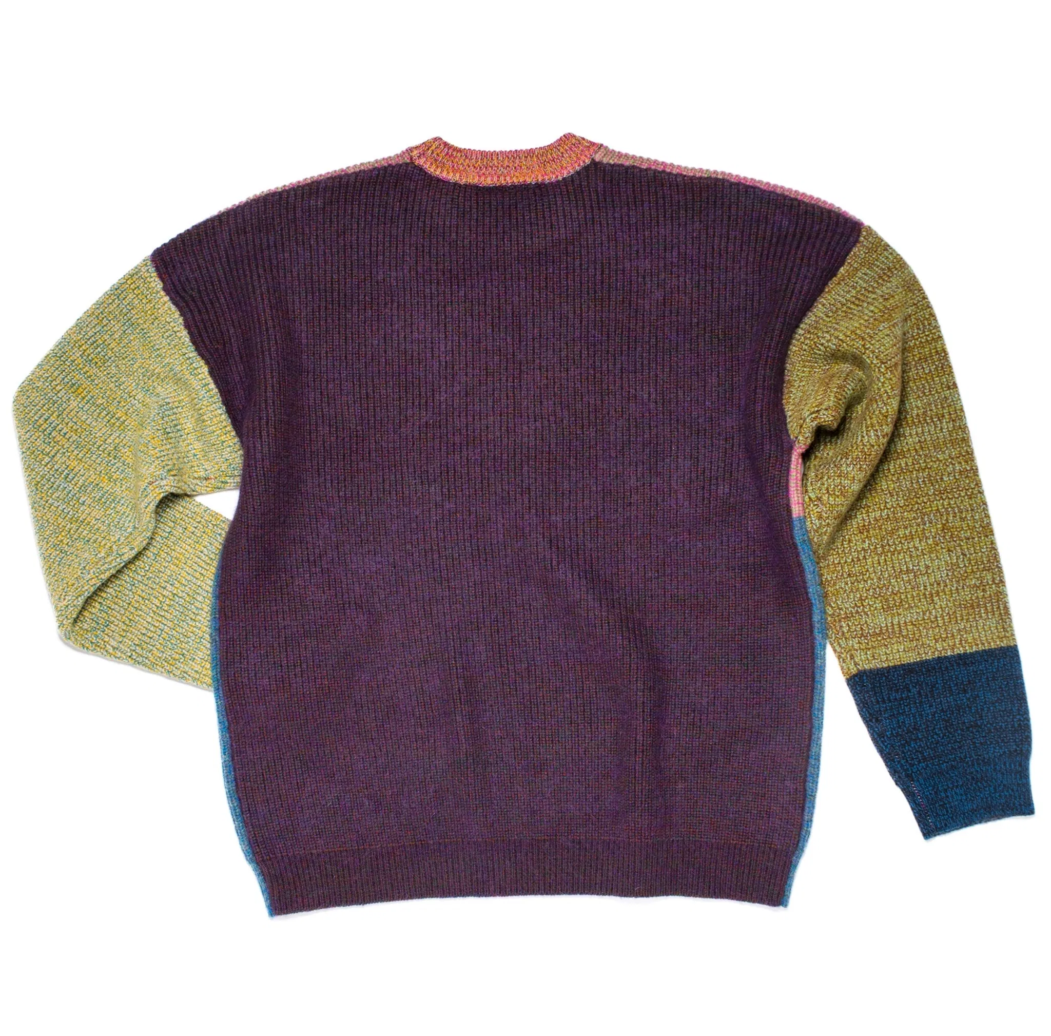 Pull tricoté taille L. ODD est notre pull ras-du-cou classique, parfaitement imparfait.
Sa coupe droite et décontractée est complétée par des épaules tombantes.
Le modèle est défini, mais les couleurs et le fil sont choisis par la roue de la fortune WYP.
Ainsi, chaque pièce est vraiment unique au monde !