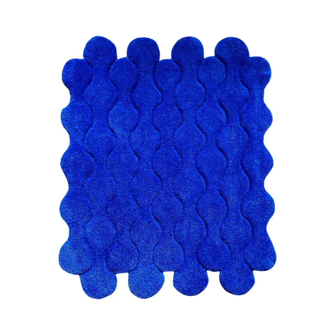 Tapis Olga monochrome. Dimensions : 80cm / 60cm.
Les tapis sont fabriqués par des artisans qualifiés en Inde, tuftés à la main avec de la laine de Nouvelle Zélande ce qui offre une meilleure densité et une meilleure résistance.