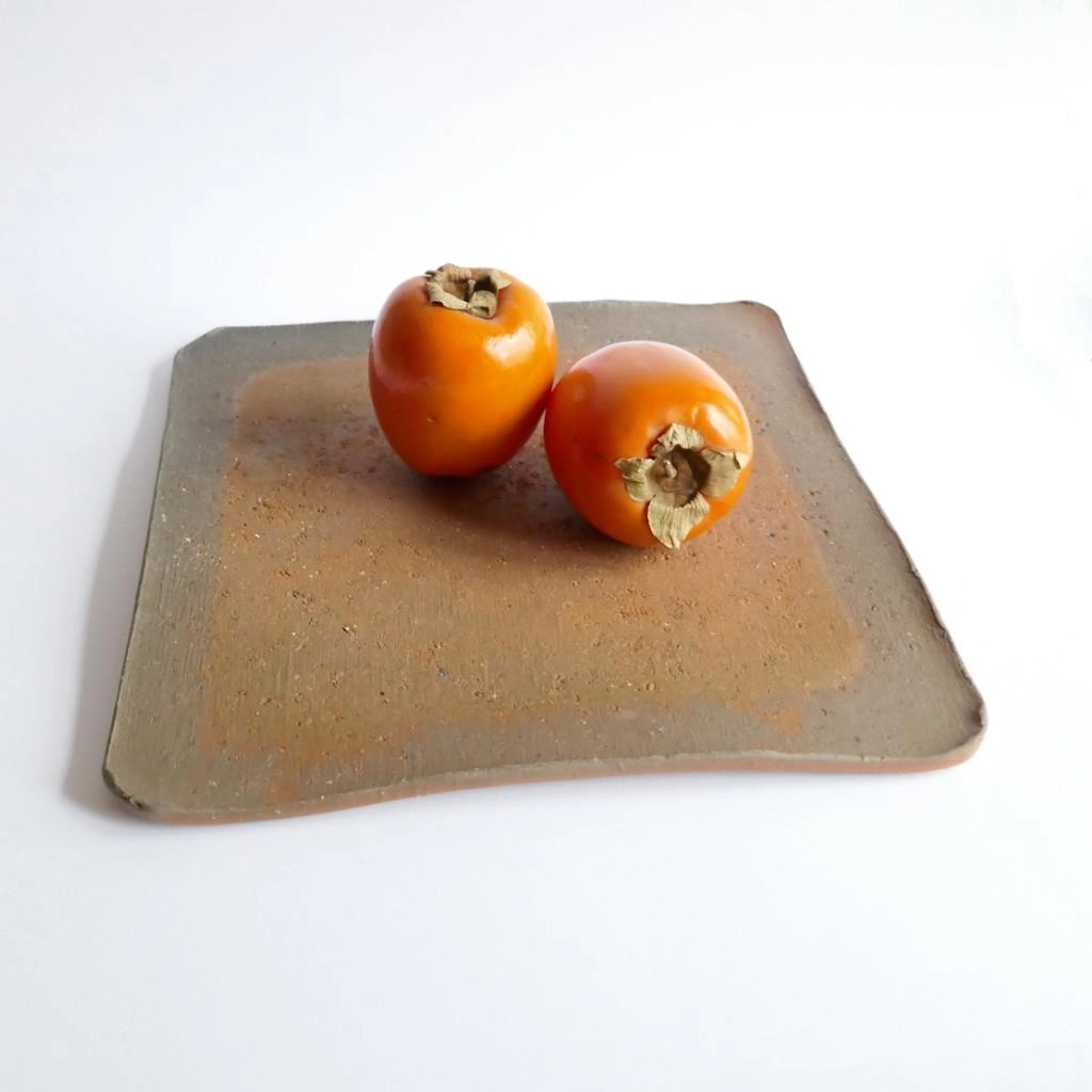 Grande assiette carrée 25,8cm – Studio Yu