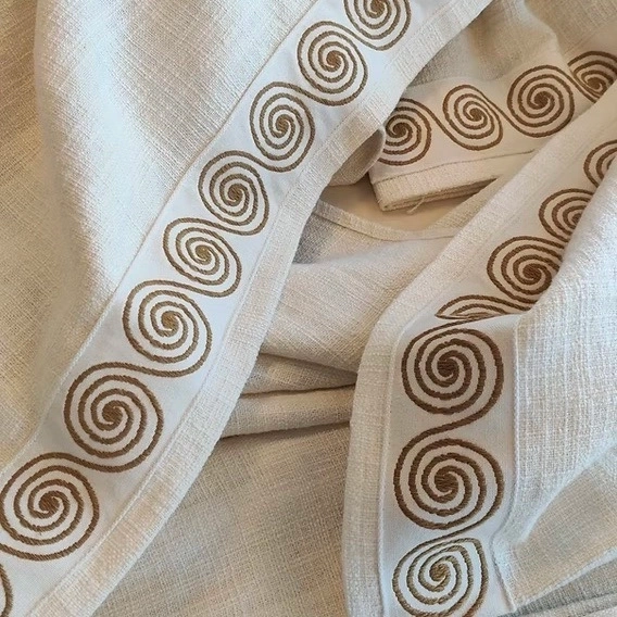 Confection de rideaux , voilages, stores, coussins, dessus de lit, chemin de lit sur mesure.