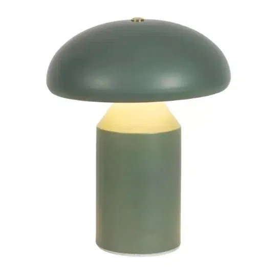 La lampe champignon de Sema Design donnera une jolie touche de modernité à votre intérieur, tout en profitant de son éclairage doux et de sa fonction tactile qui vous permet de créer l’ambiance idéale.