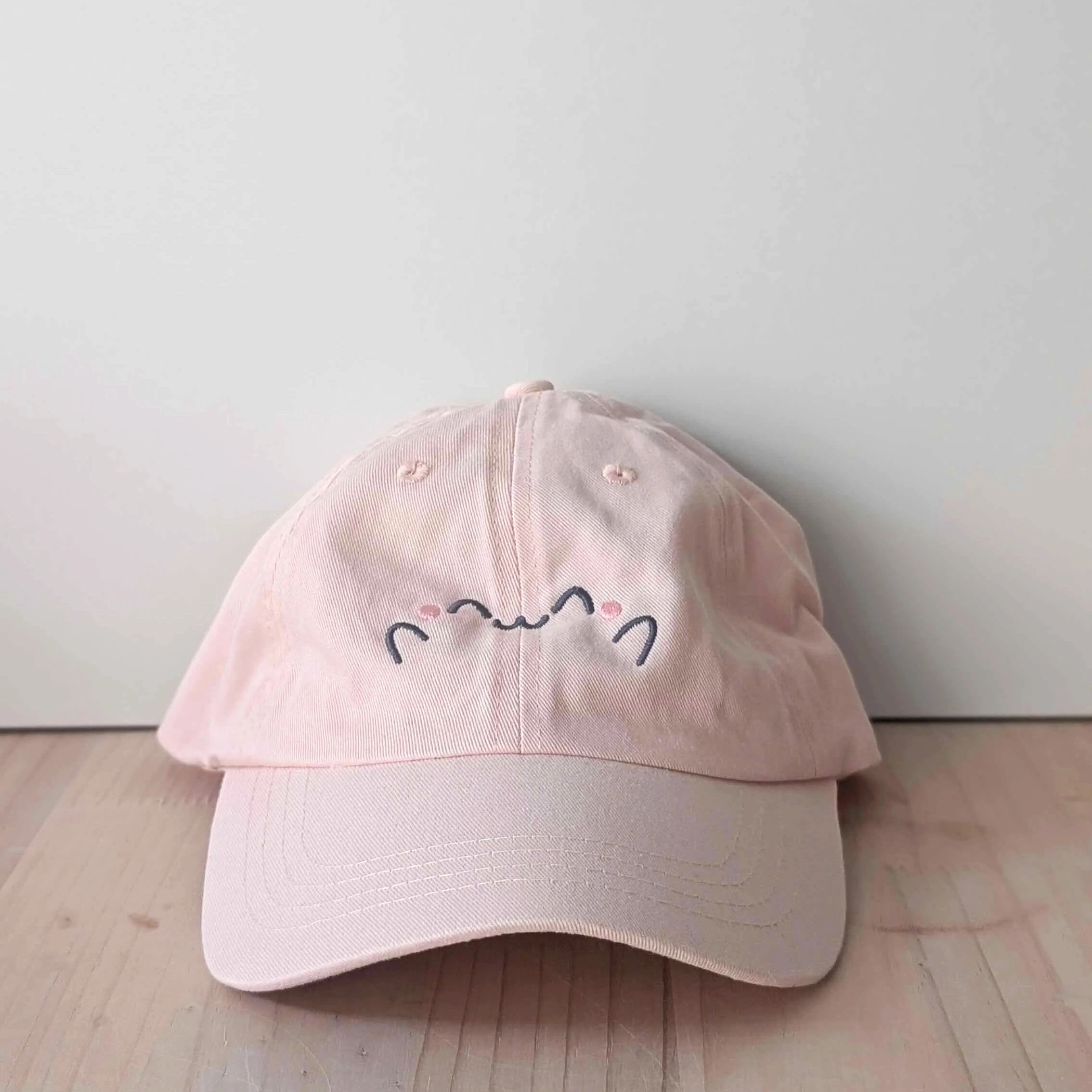 Casquette brodée Happy Face rose pastel