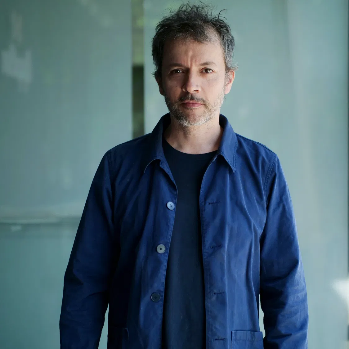 Charles Meubles d'O. Réalisateur-monteur, création de meubles sur-mesure, Charles réalise des aménagements haut de gamme à Paris, alliant esthétique, précision et souci du détail, selon un client satisfait.