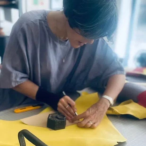 Artisan Maroquinier - Atelier AMYTiS Paris 19