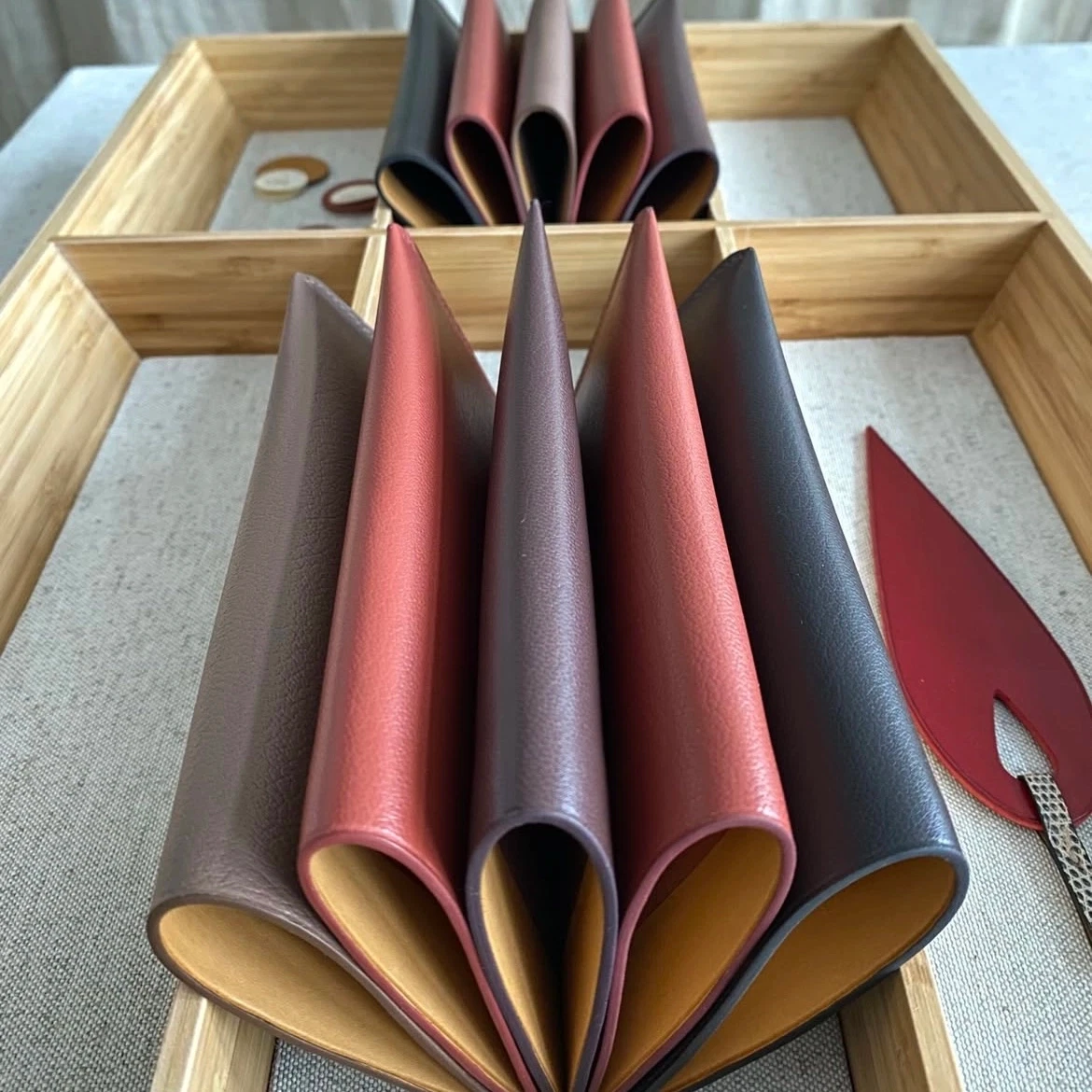 Artisan Maroquinier - Atelier AMYTiS Paris 19