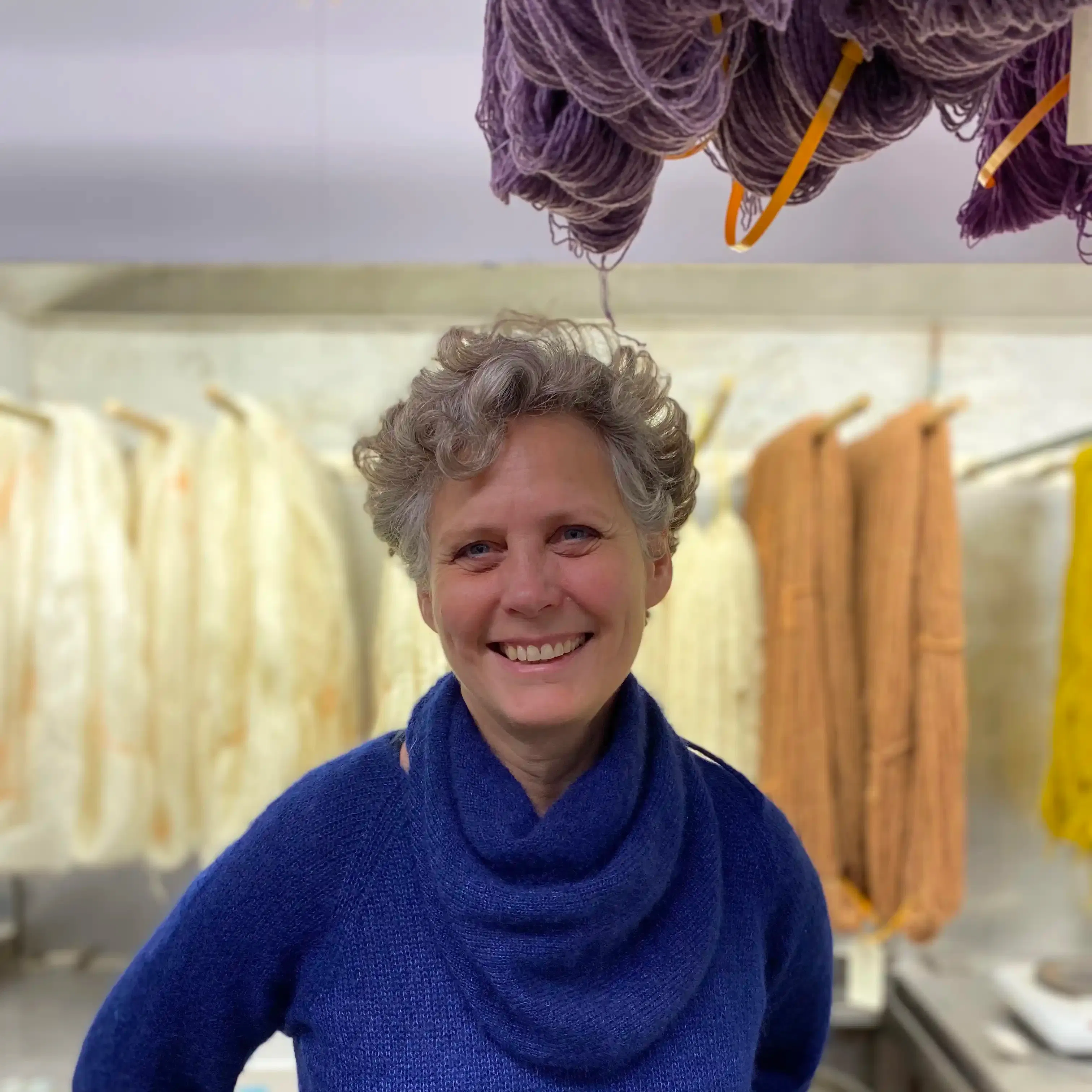 Bleu Grenade, Découverte pratique, Location atelier teinturiers expérimentés, Teintures naturelles